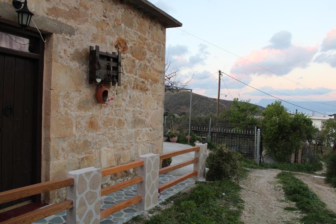 Traditional House Maria Azoyirás 外观 照片