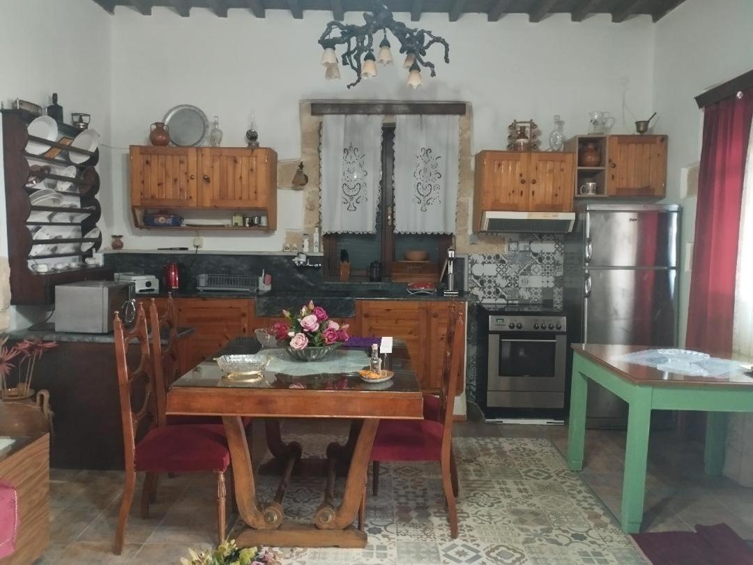 Traditional House Maria Azoyirás 外观 照片